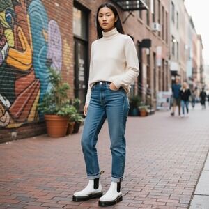 Dr. Martens 2976 Quad Unisex M7/W8 Chelsea Boots White Smooth Leather Platform